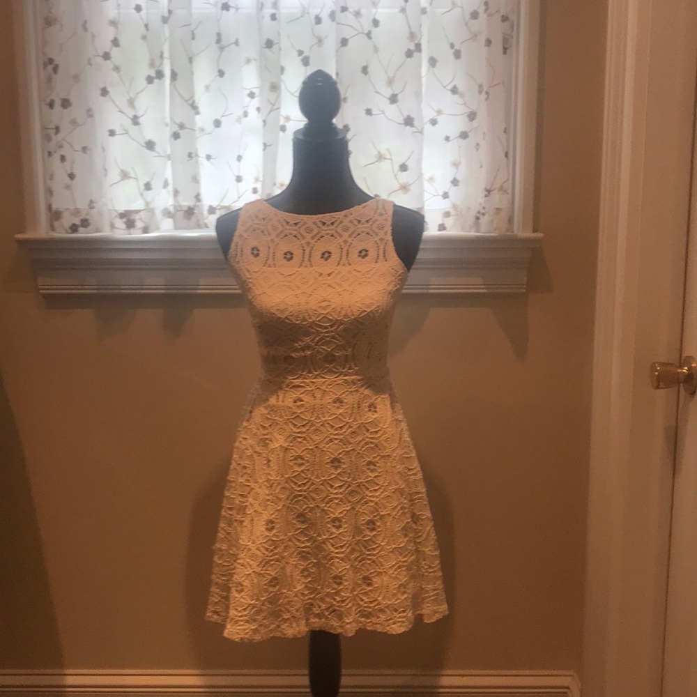 BB Dakota lace dress